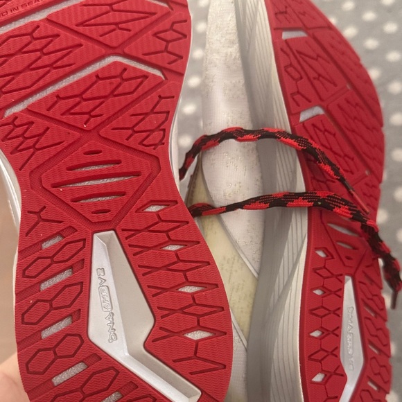 Brooks Levitate 6 Holiday Never Worn - Picture 5 of 5